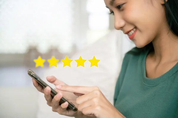Cliente dejando reseña en Google Business Profile